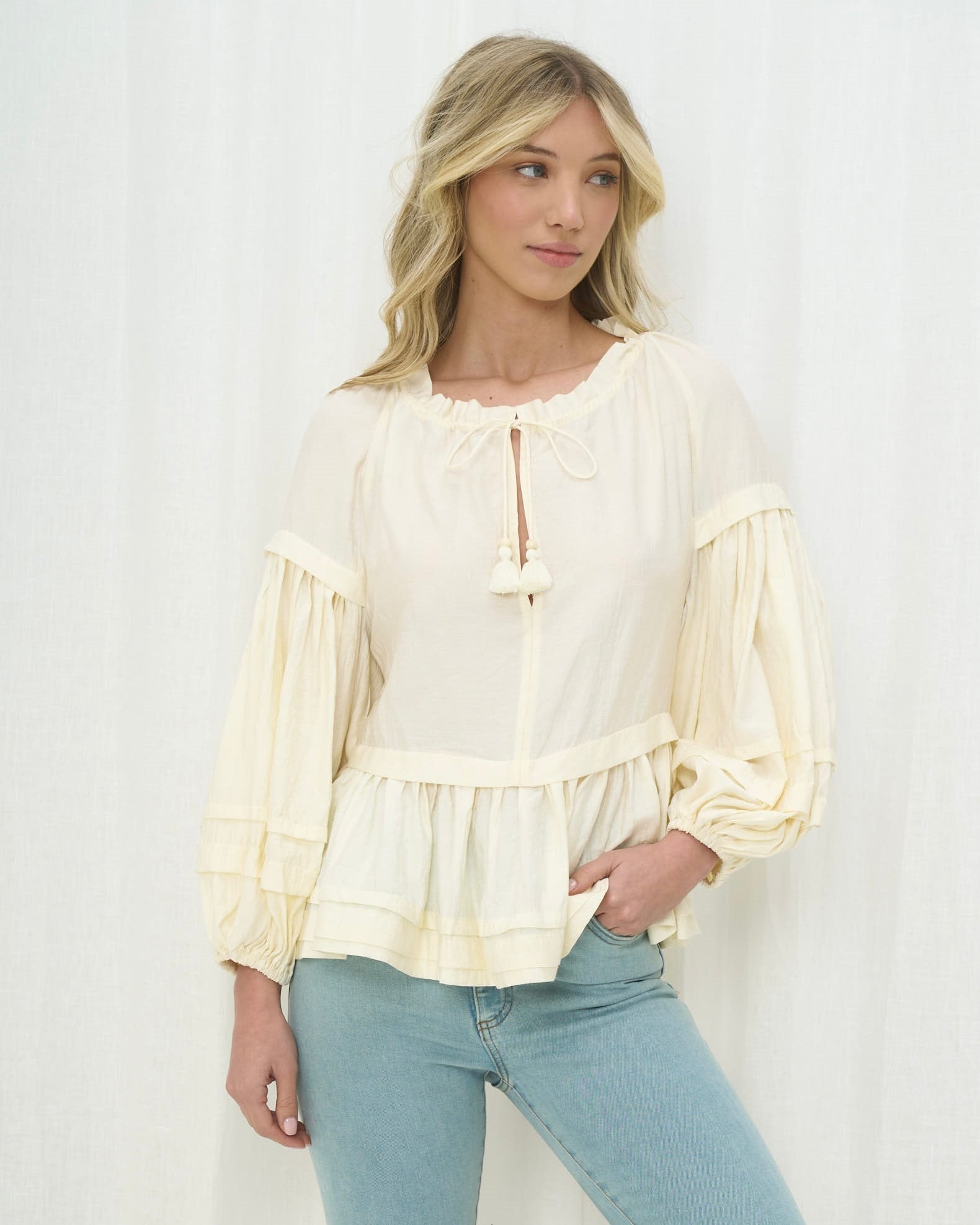 Jusmine Cream White Top