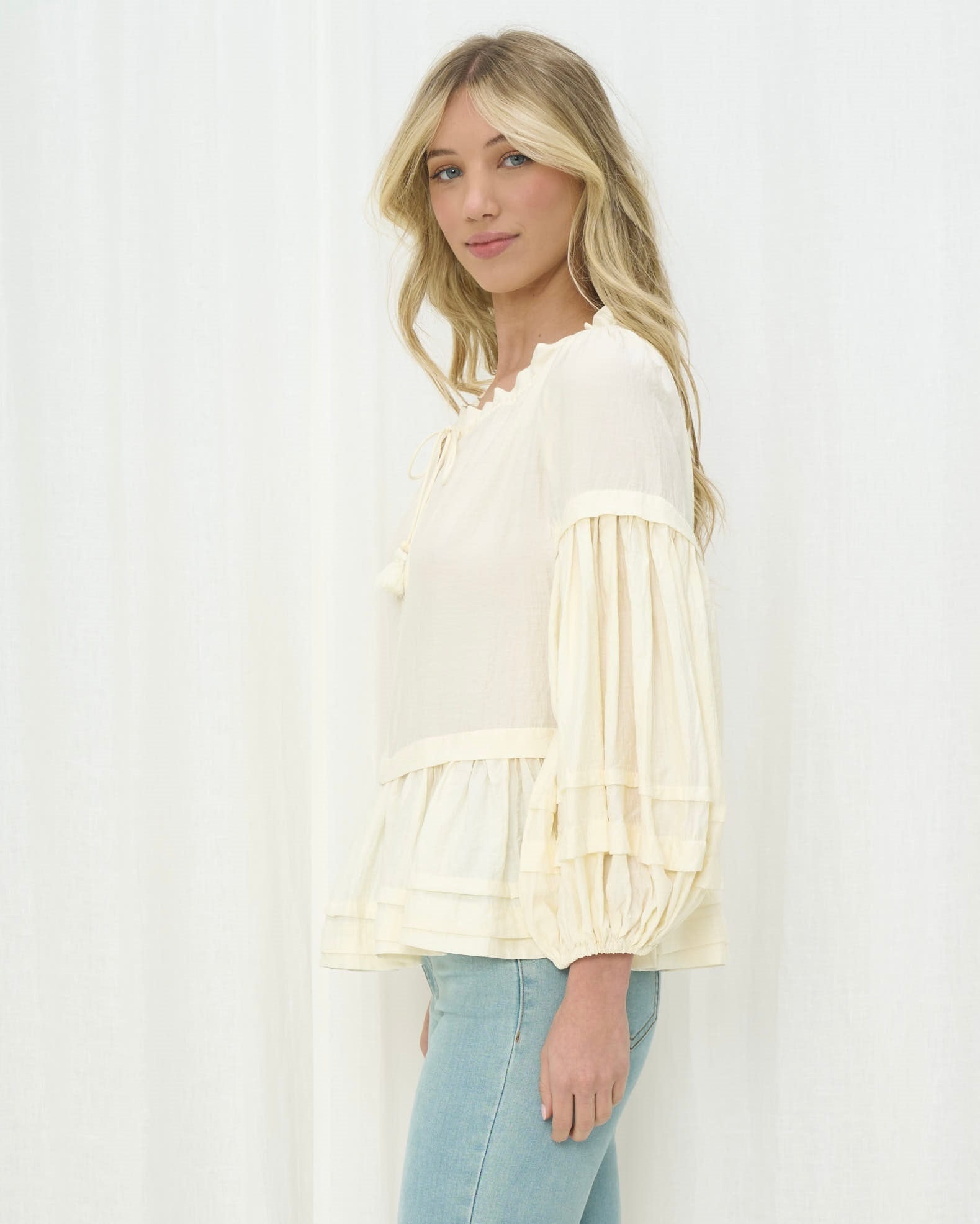 Jusmine Cream White Top